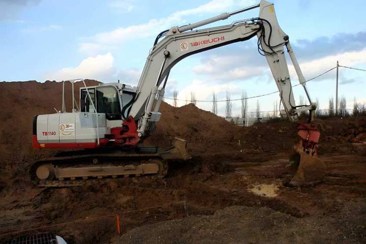 Une large gamme de pelles et de minipelles à louer pour vos chantiers de travaux publics
