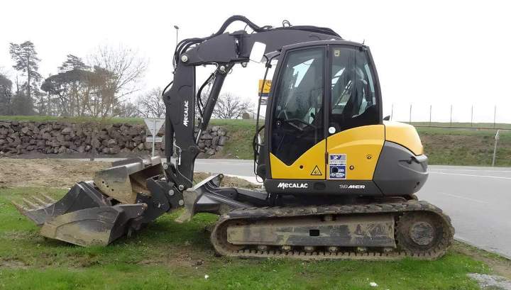 Engins Mecalac à louer Arpajon